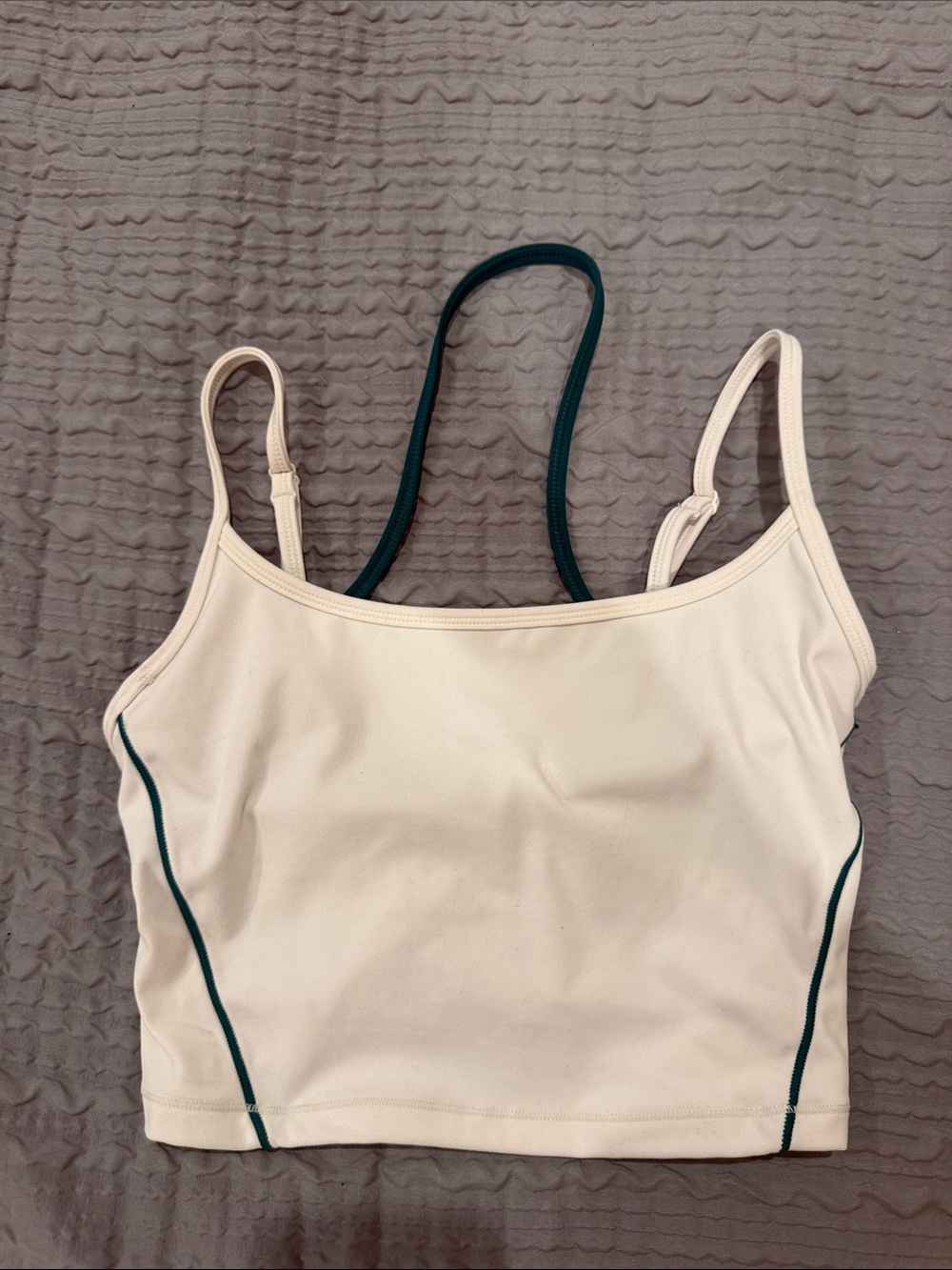 Bo +Tee Soft Active Layered Cropped Tank Top in green/white - Picture 4 of 6